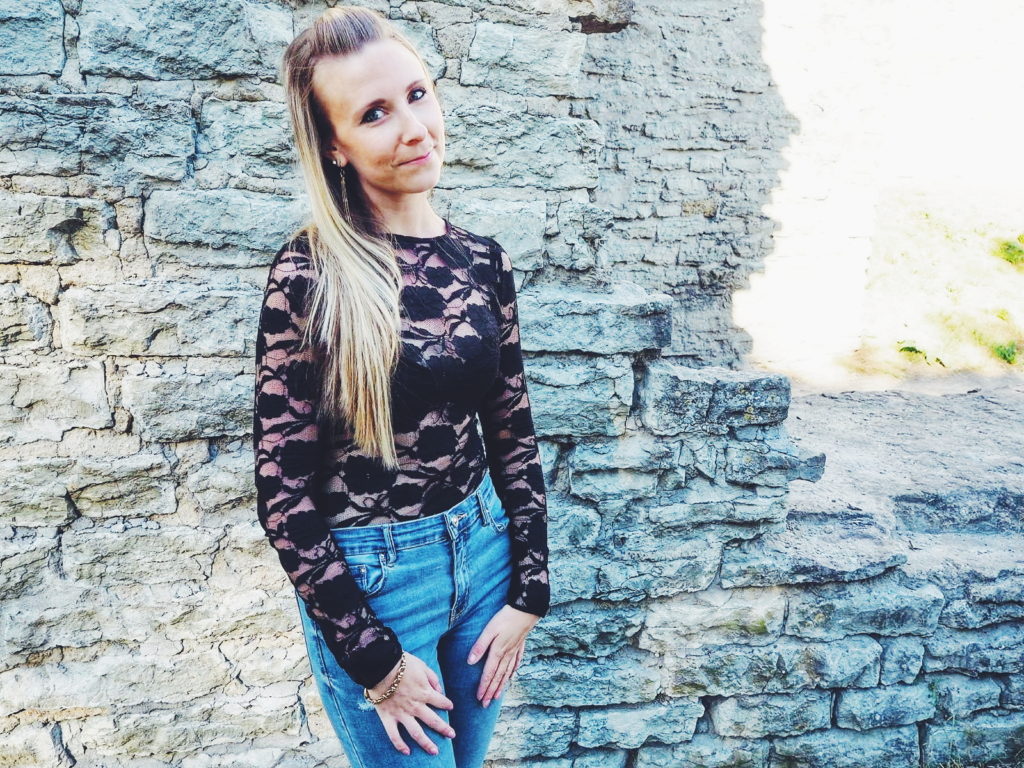 Outlandish blog what I wore outfit inspiration lace high heels