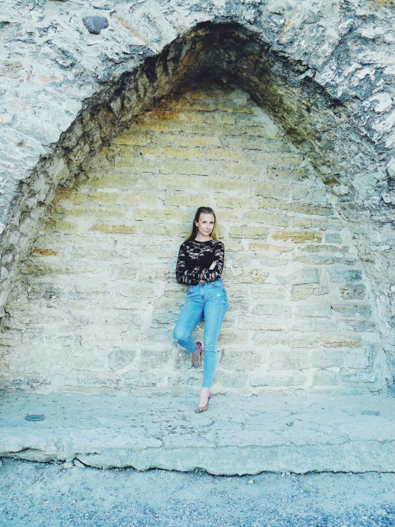 Outlandish blog what I wore outfit inspiration lace high heels